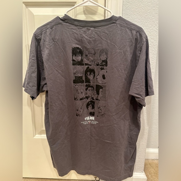 UNIQLO Jujutsu Kaisen Collab UT T-shirt size Medium - Picture 2 of 5
